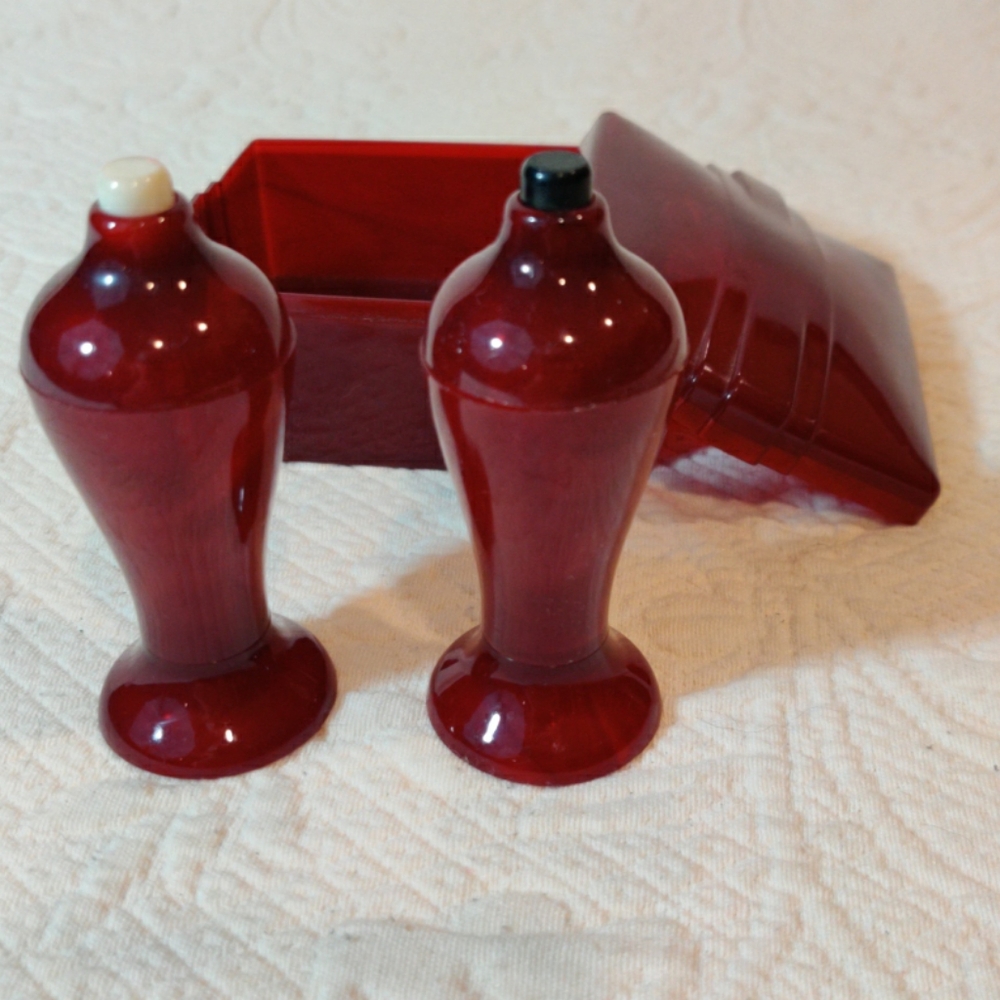 SOLD - Vintage Carvanite Traveling Salt And Pepper Shakers In Case, 1940s Era